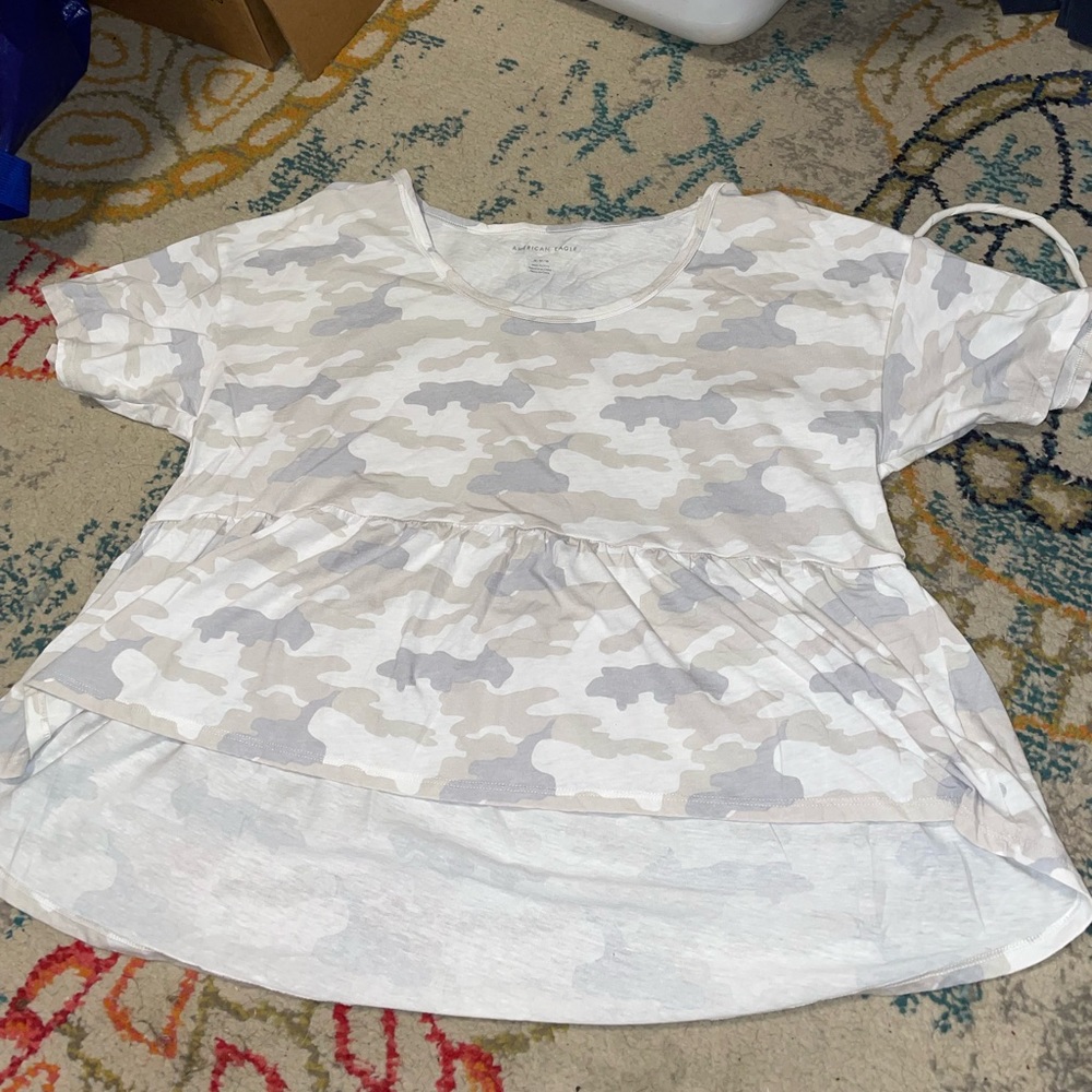 Women’s American eagle t shirt